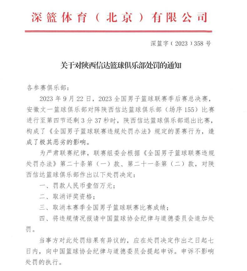 沈嫣然胸中有怒火，抓着黎漾的衣服往旁边大力一扯，冲黎漾大声吼出声，滚开。